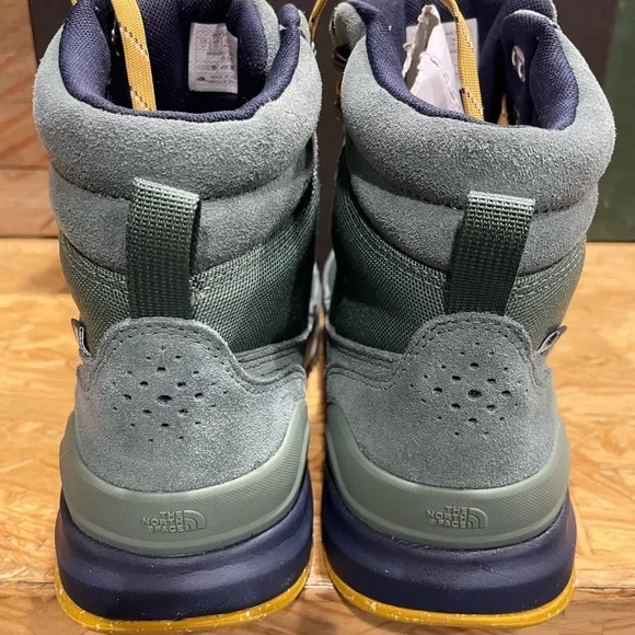 Brand new unworn in box The North Face water proof Berkeley boot. Only size 13 - Picture 5 of 6